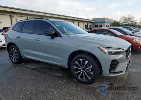 2025 Volvo Xc60 Plus z USA, uszkodzony, nr VIN YV4M12RC5S1133452